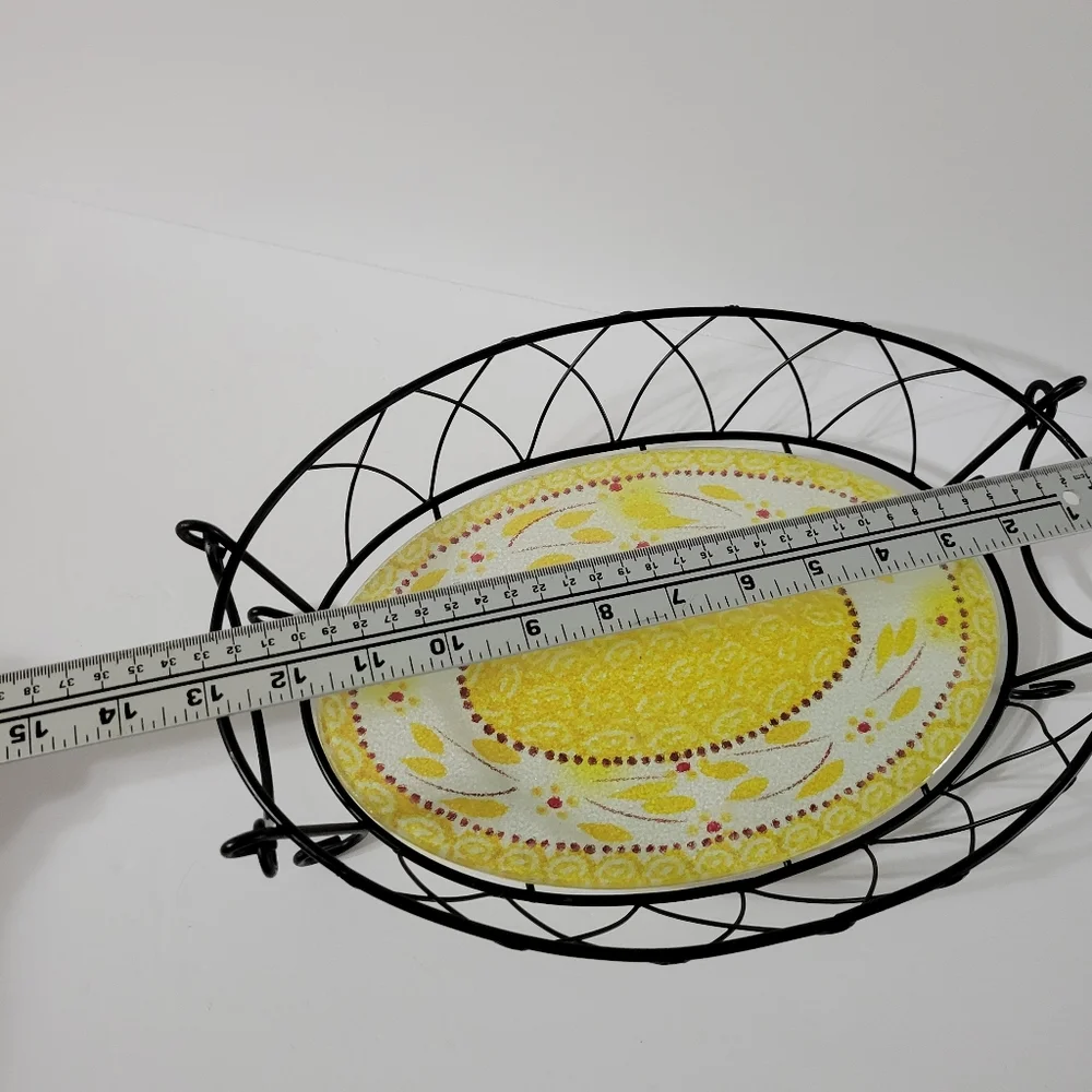 Temptations by Tara Wire Basket With Glass Trivet